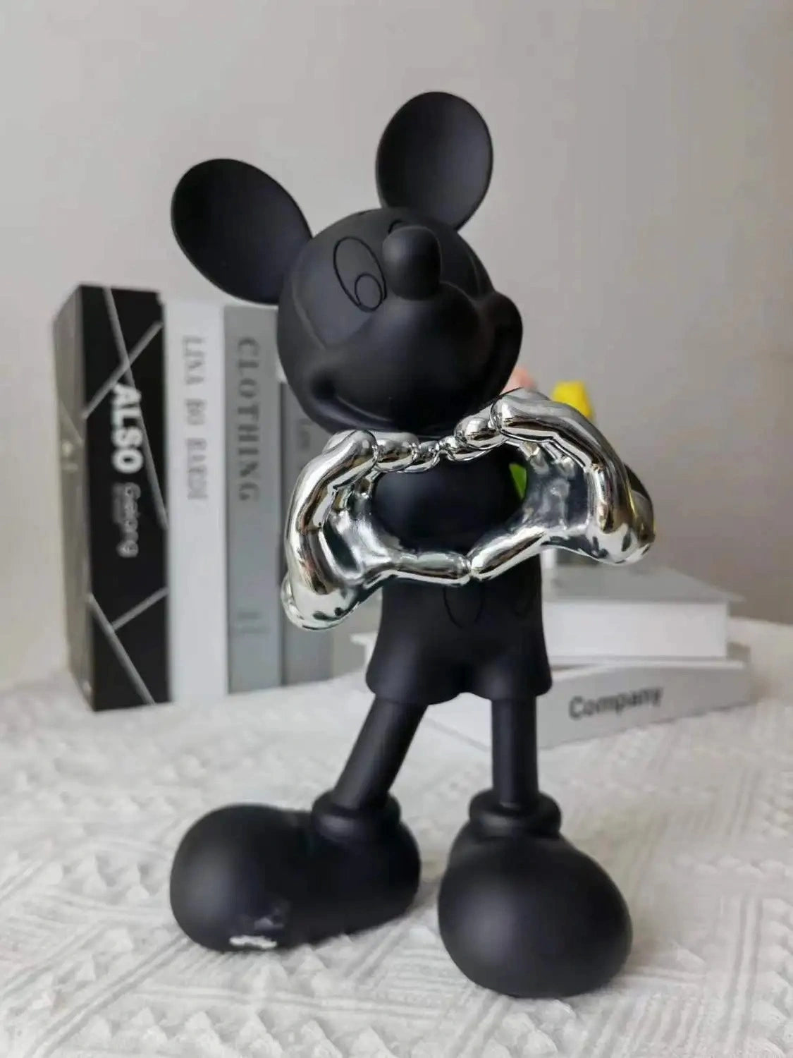 Mickey Mouse Love Resin Figurine – Cute Disney-Inspired Home Decor Toy