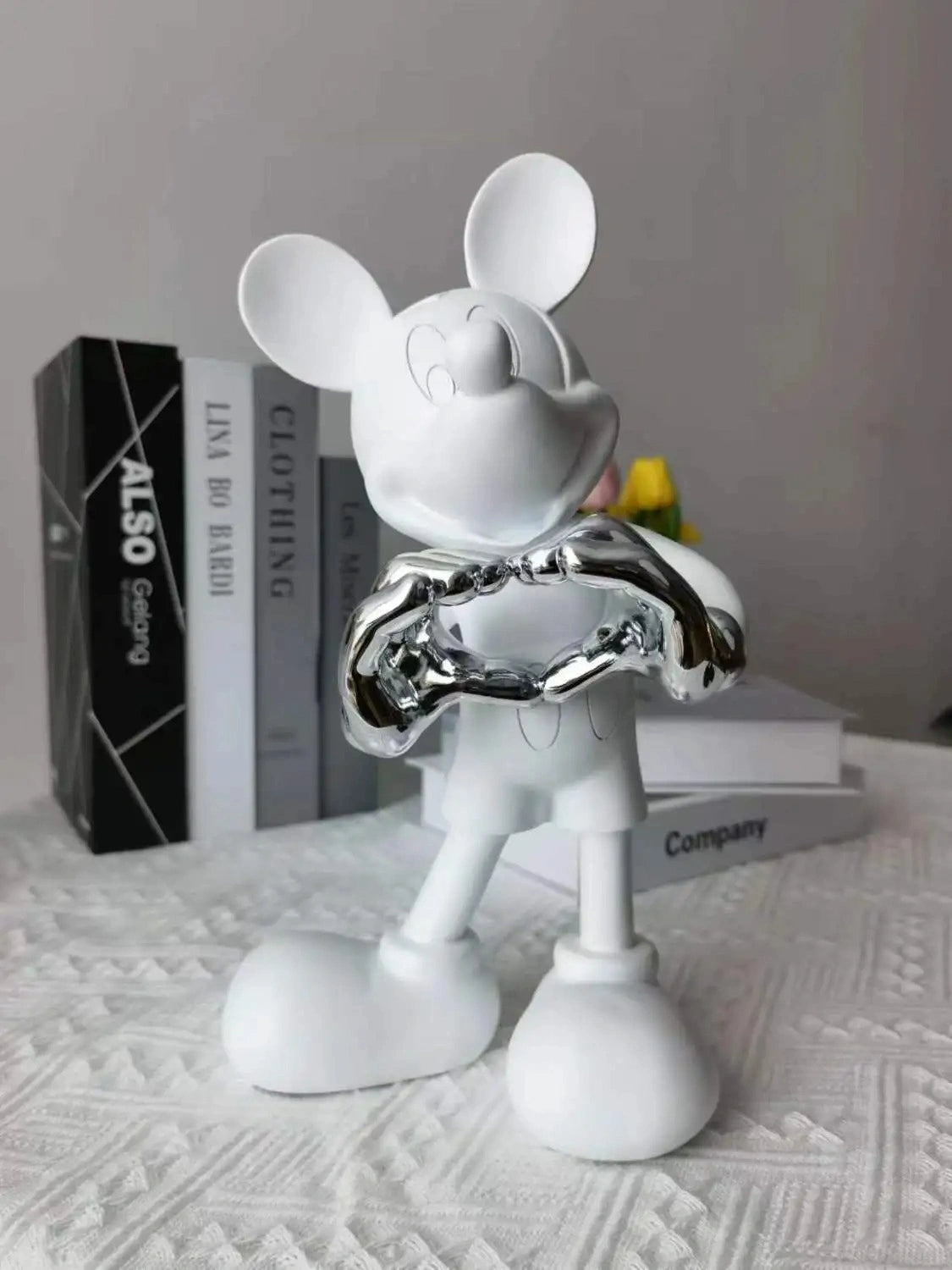 Mickey Mouse Love Resin Figurine – Cute Disney-Inspired Home Decor Toy